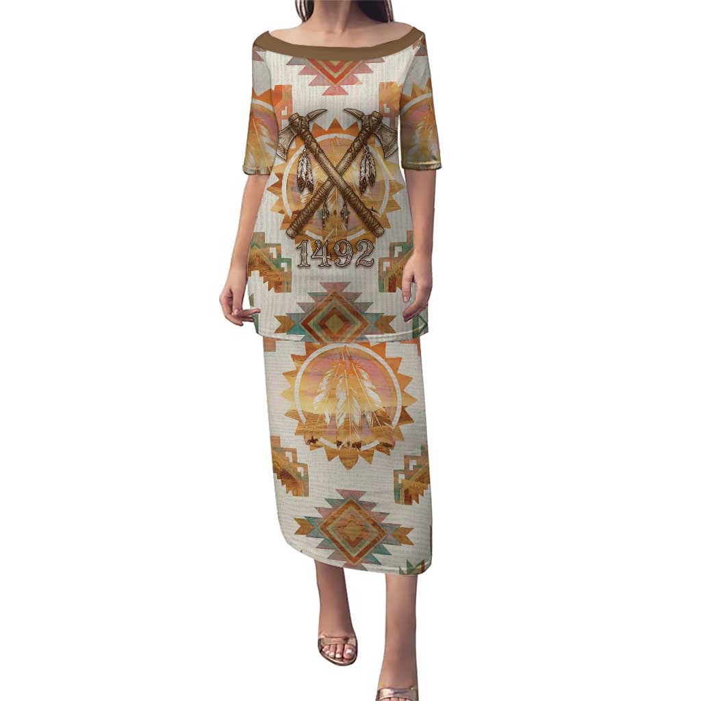 Native American Headdress and Tomahawk Puletasi with 1492 Symbolic Date Traditional Feather Motif Indigenous Heritage - Wonder Print Shop