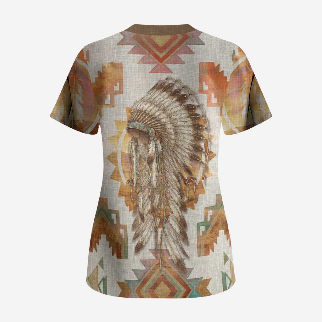 Native American Headdress and Tomahawk Scrub Top with 1492 Symbolic Date Traditional Feather Motif Indigenous Heritage - undefined