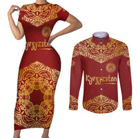Kyrgyzstan National Symbol Couples Matching Short Sleeve Bodycon Dress and Long Sleeve Button Shirt Traditional Golden Pattern in Red and Gold