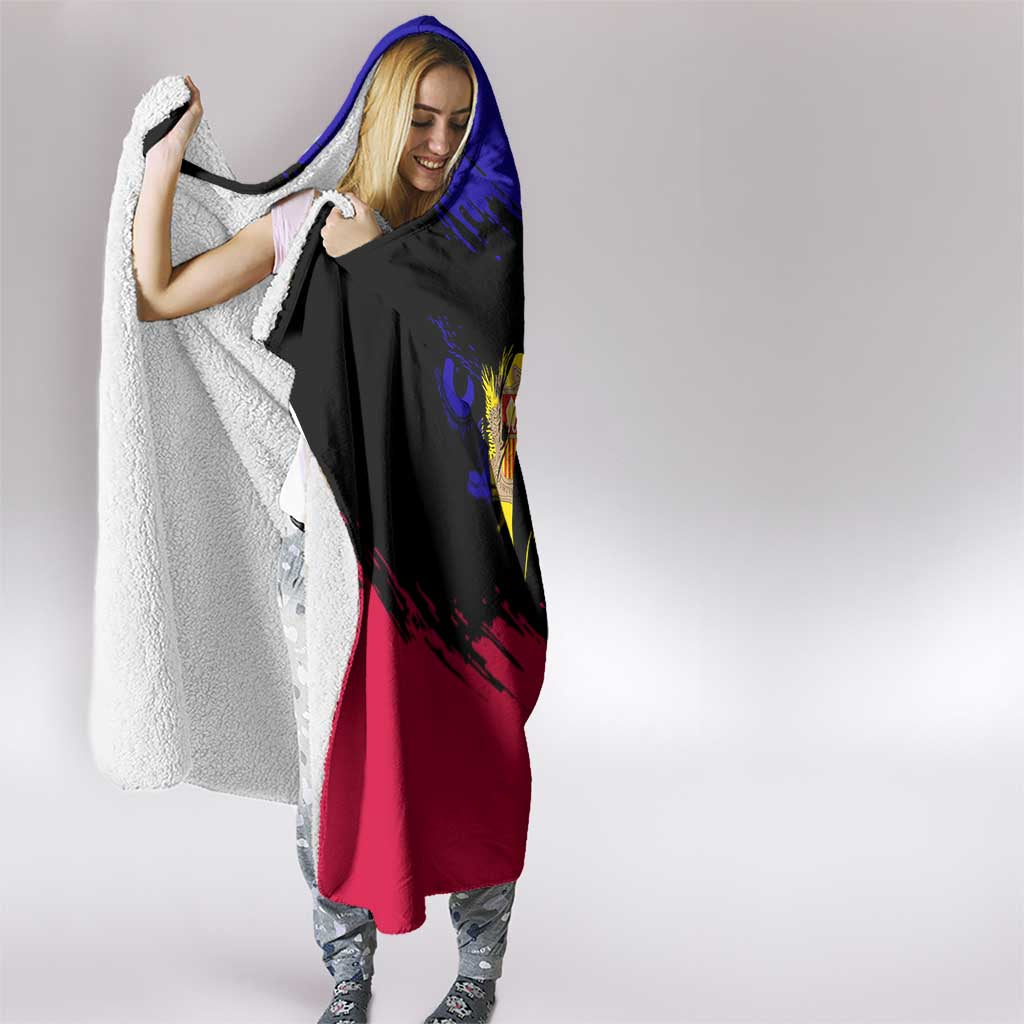 Andorra Hooded Blanket with Eagle Eyes and Paint Stroke Design - Wonder Print Shop