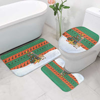 Giraffes Decorating Tree Gifts Bathroom Set with Orange Green Holiday Pattern Design - Wonder Print Shop