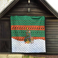 Giraffes Decorating Tree Gifts Quilt with Orange Green Holiday Pattern Design - Wonder Print Shop