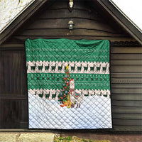 Llama Decorating Tree in Santa Hat Quilt with Green Gift Pattern Design - Wonder Print Shop