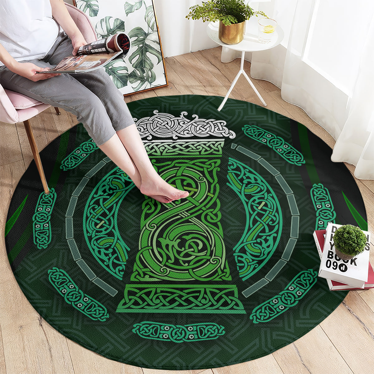 Beer Cup Pattern And Celtic Circle Green Round Carpet
