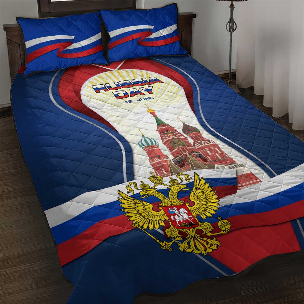 Russia Day Quilt Bed Set with Kremlin Illustration, National Emblem, and Flag Stripes