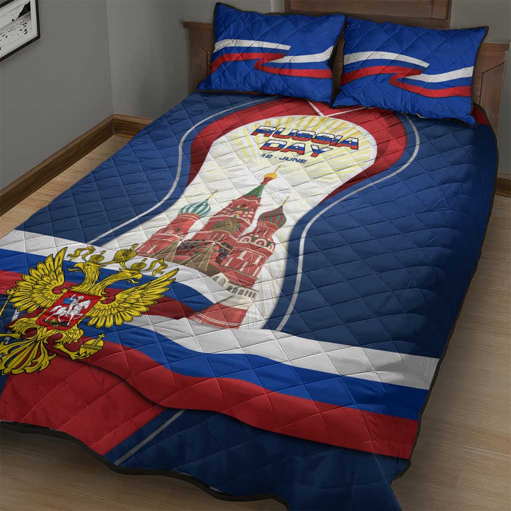 Russia Day Quilt Bed Set with Kremlin Illustration, National Emblem, and Flag Stripes