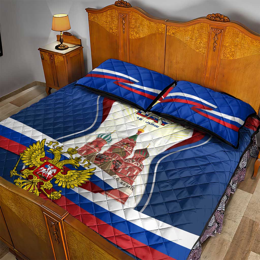 Russia Day Quilt Bed Set with Kremlin Illustration, National Emblem, and Flag Stripes