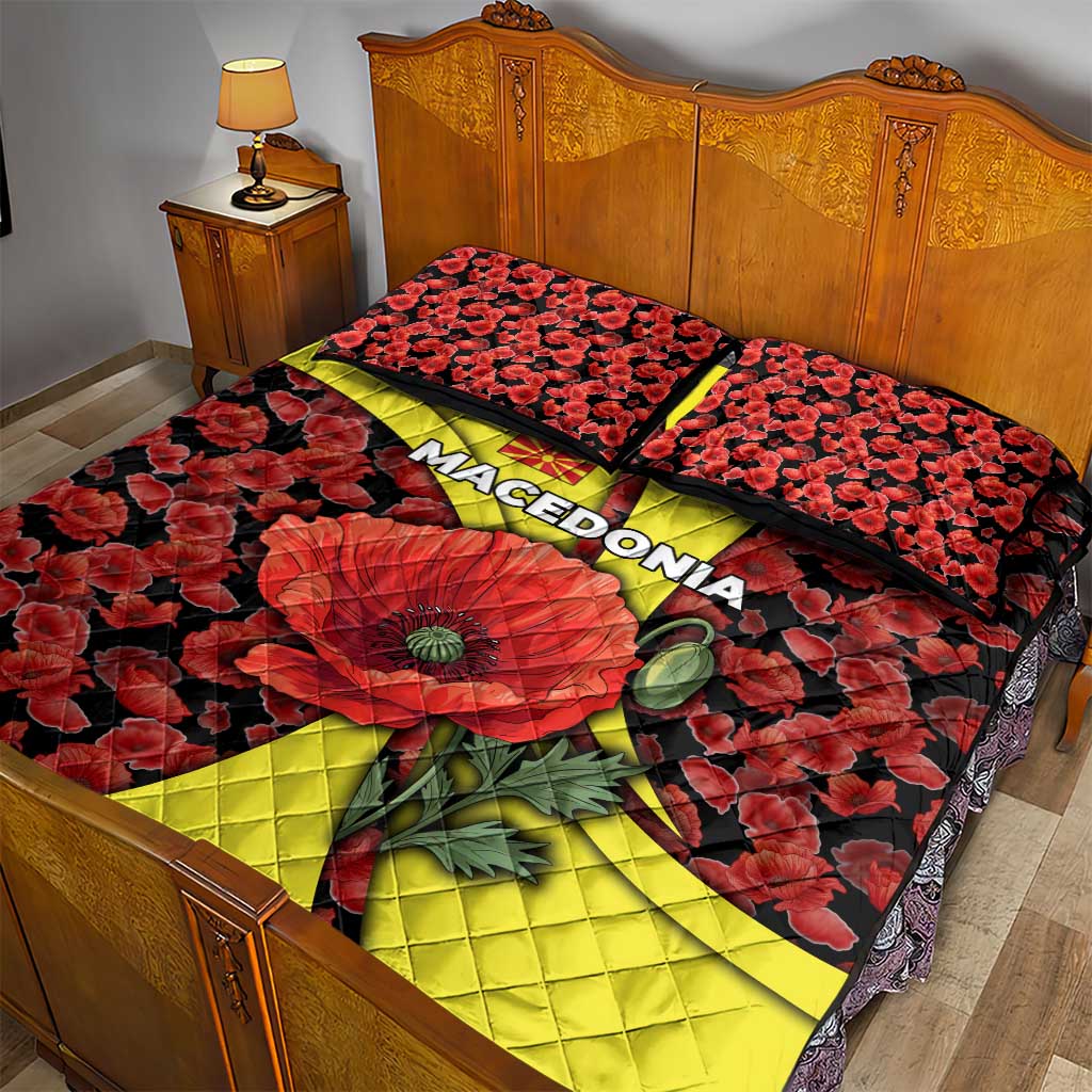 Macedonia Quilt Bed Set with Red Poppy Flower and Curved Panel Design - Wonder Print Shop