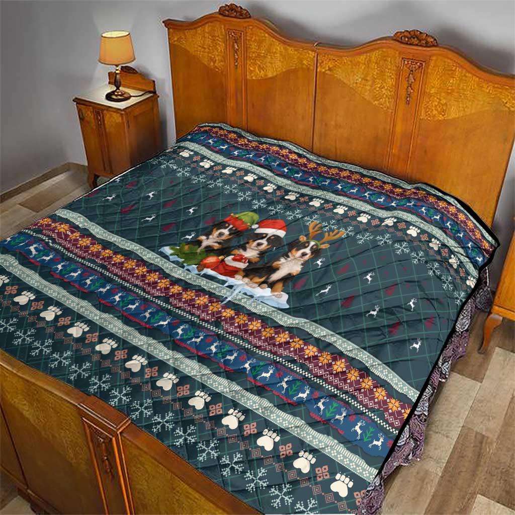 Bernese Mountain Dogs in Holiday Costumes Quilt with Green Snowflake Pattern Design - Wonder Print Shop