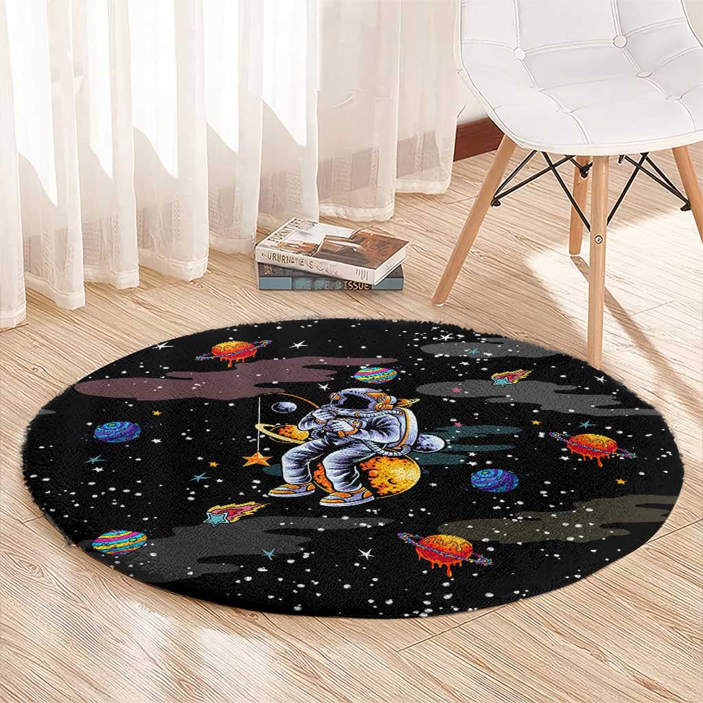 Funny Astronaut Fishing In Space Christmas Round Carpet Xmas Holiday Patterns - Wonder Print Shop
