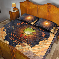 Grumpy Frog Quilt Bed Set with Refuse to Study Quote and Starburst Pattern