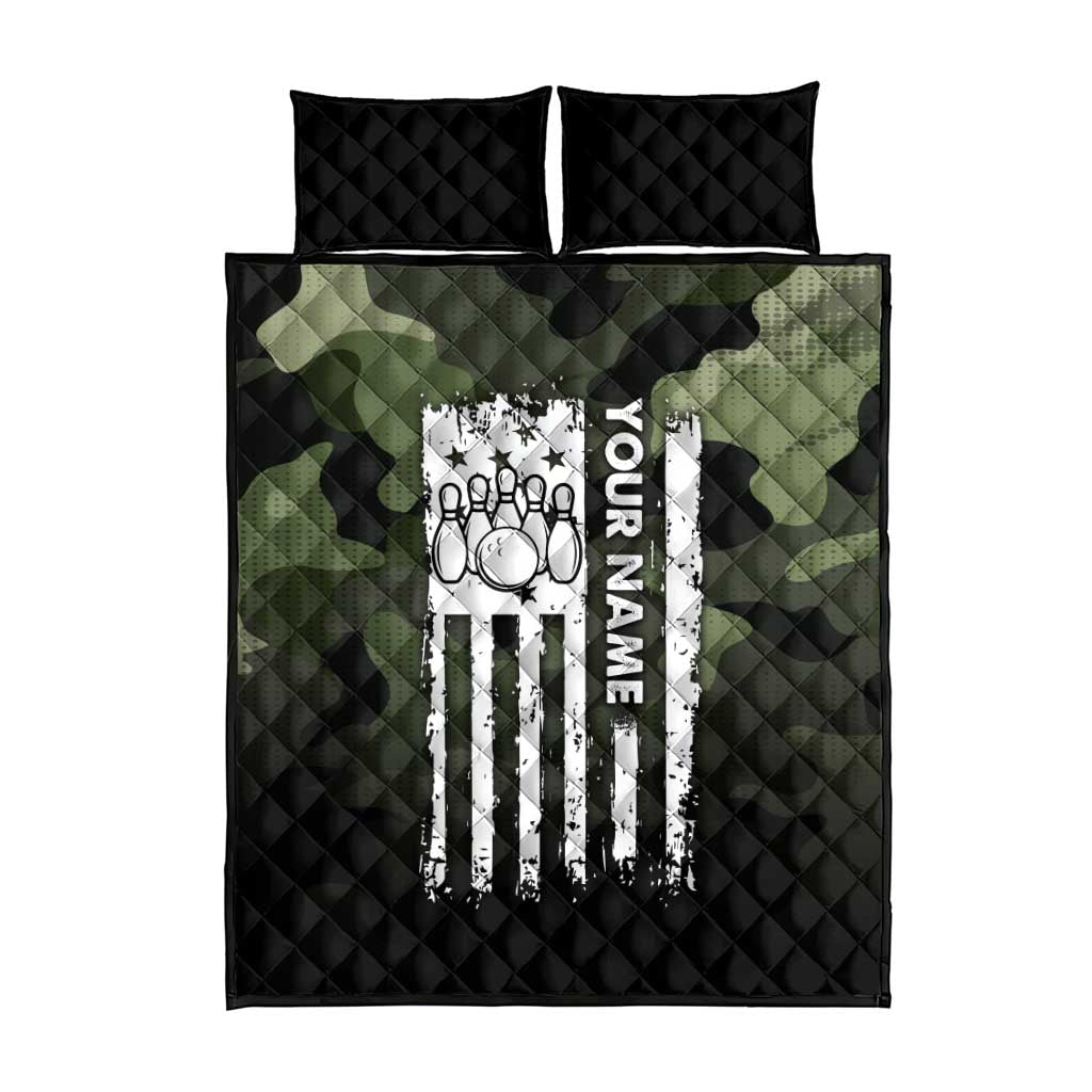 Camouflage Bowling Quilt Bed Set with Grunge American Flag and Pin Emblem in Military Green - Wonder Print Shop