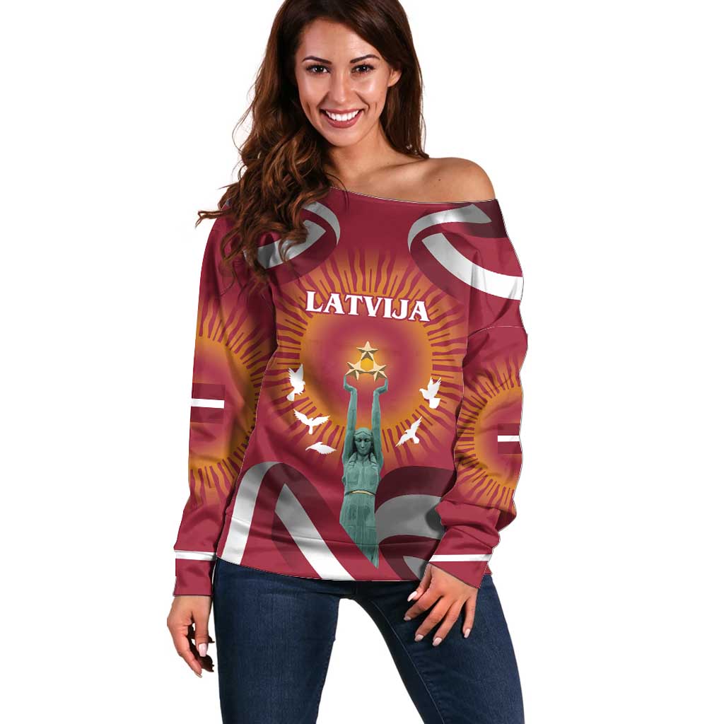 Latvia Off Shoulder Sweater with Freedom Monument and Doves Graphic – 18 November 1918 Design
