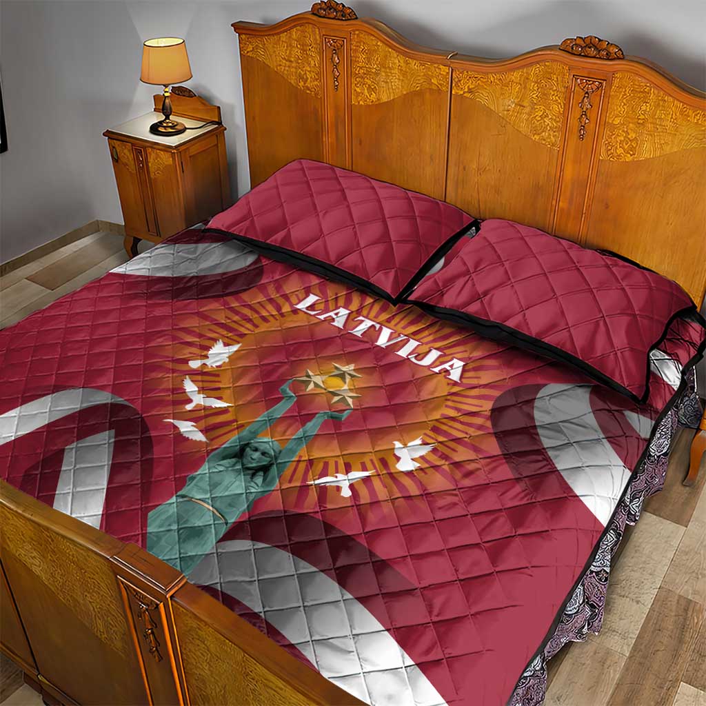 Latvia Quilt Bed Set with Freedom Monument and Doves Graphic – 18 November 1918 Design