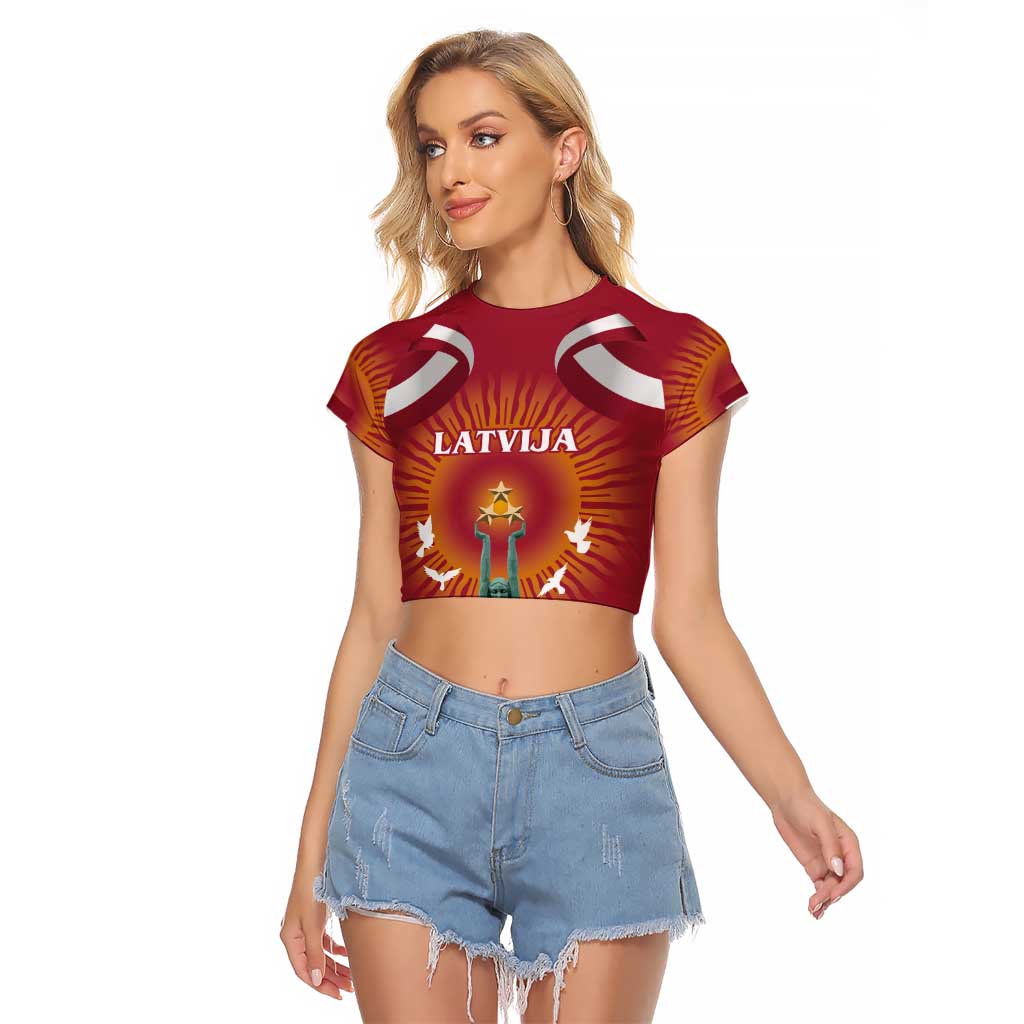 Latvia Raglan Cropped T Shirt with Freedom Monument and Doves Graphic – 18 November 1918 Design