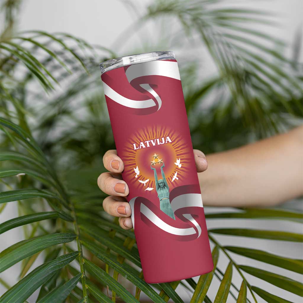 Latvia Skinny Tumbler with Freedom Monument and Doves Graphic – 18 November 1918 Design