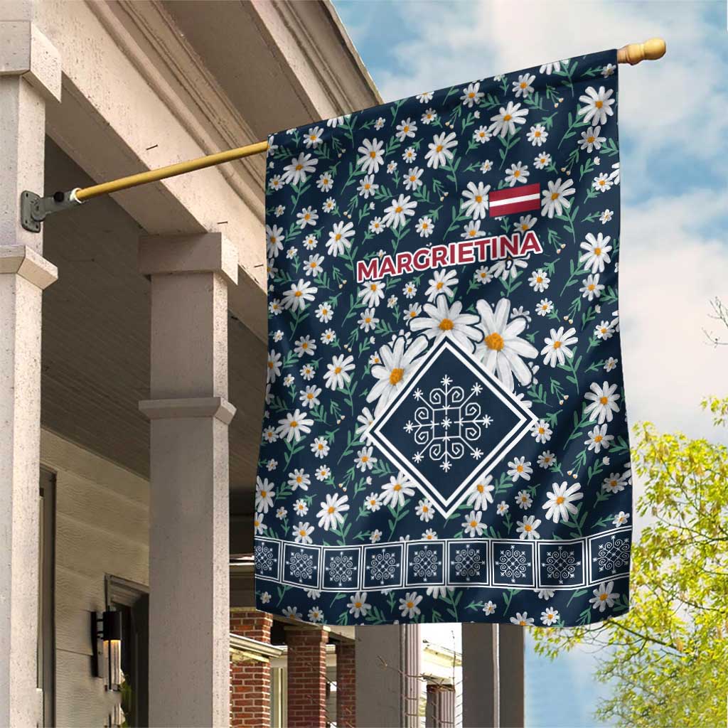 Latvia Garden Flag with Margrietina Daisy and Ethnic Pattern – Latvia in Bloom Floral Design