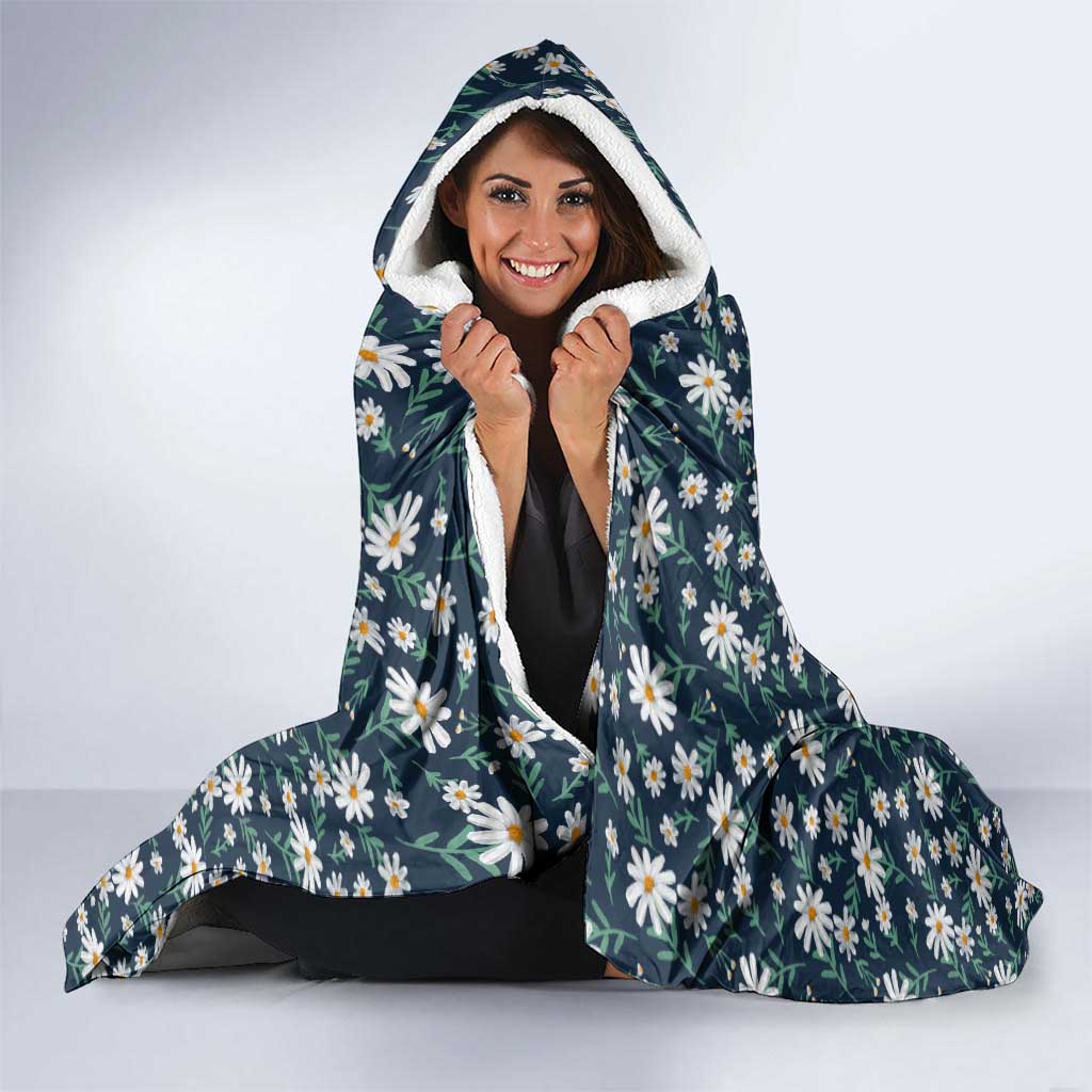 Latvia Hooded Blanket with Margrietina Daisy and Ethnic Pattern – Latvia in Bloom Floral Design