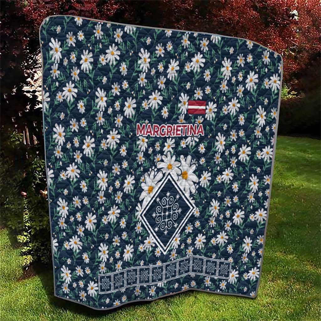 Latvia Quilt with Margrietina Daisy and Ethnic Pattern – Latvia in Bloom Floral Design