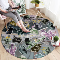 Personalized Made By Human Imperfect Statue Faces Round Carpet Handmade Look Grunge Collage Pop Art