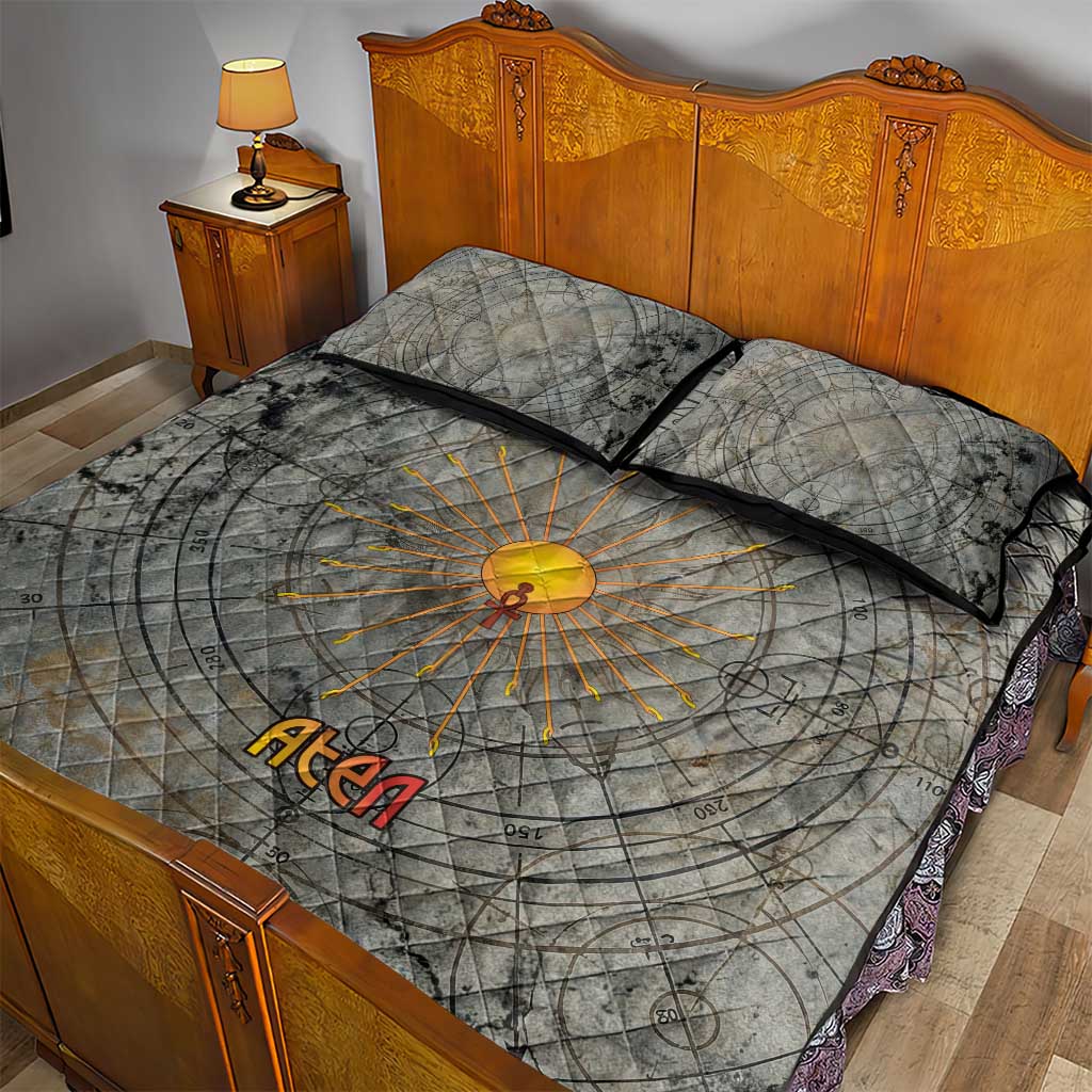 Aten Ancient Egyptian Quilt Bed Set with Gray Astronomical Chart, Radiant Sun Disc Emblem, and Ankh - Wonder Print Shop
