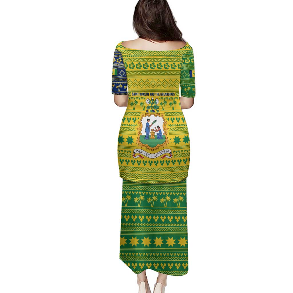 Saint Vincent and the Grenadines Christmas Family Matching Puletasi and Hawaiian Shirt with Gingerbread Boy Palm Tree and Traditional Pattern - Wonder Print Shop