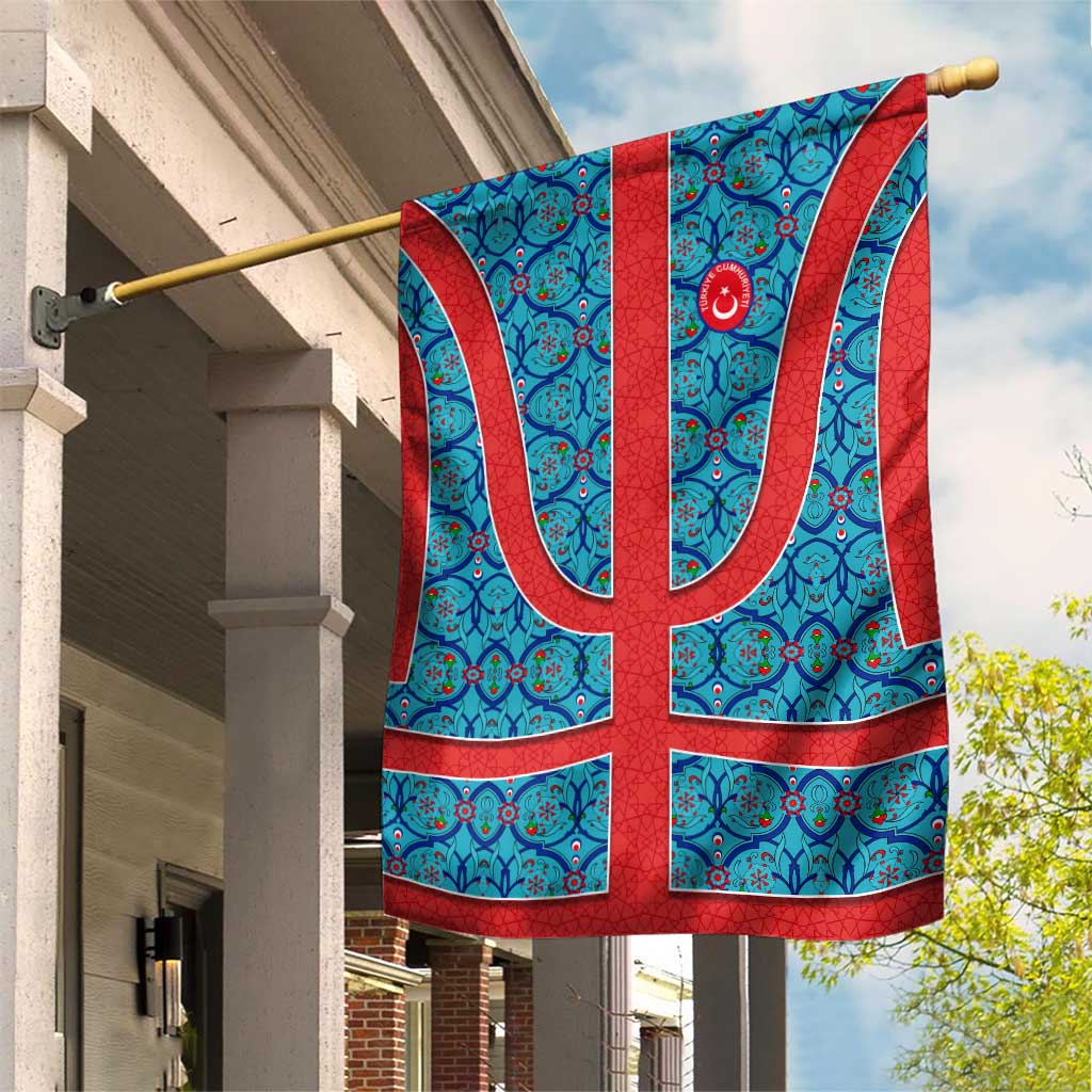 Blue Turkish Traditional Pattern and Red Garden Flag with National Flag Emblem