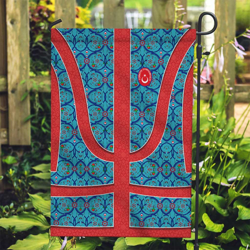 Blue Turkish Traditional Pattern and Red Garden Flag with National Flag Emblem