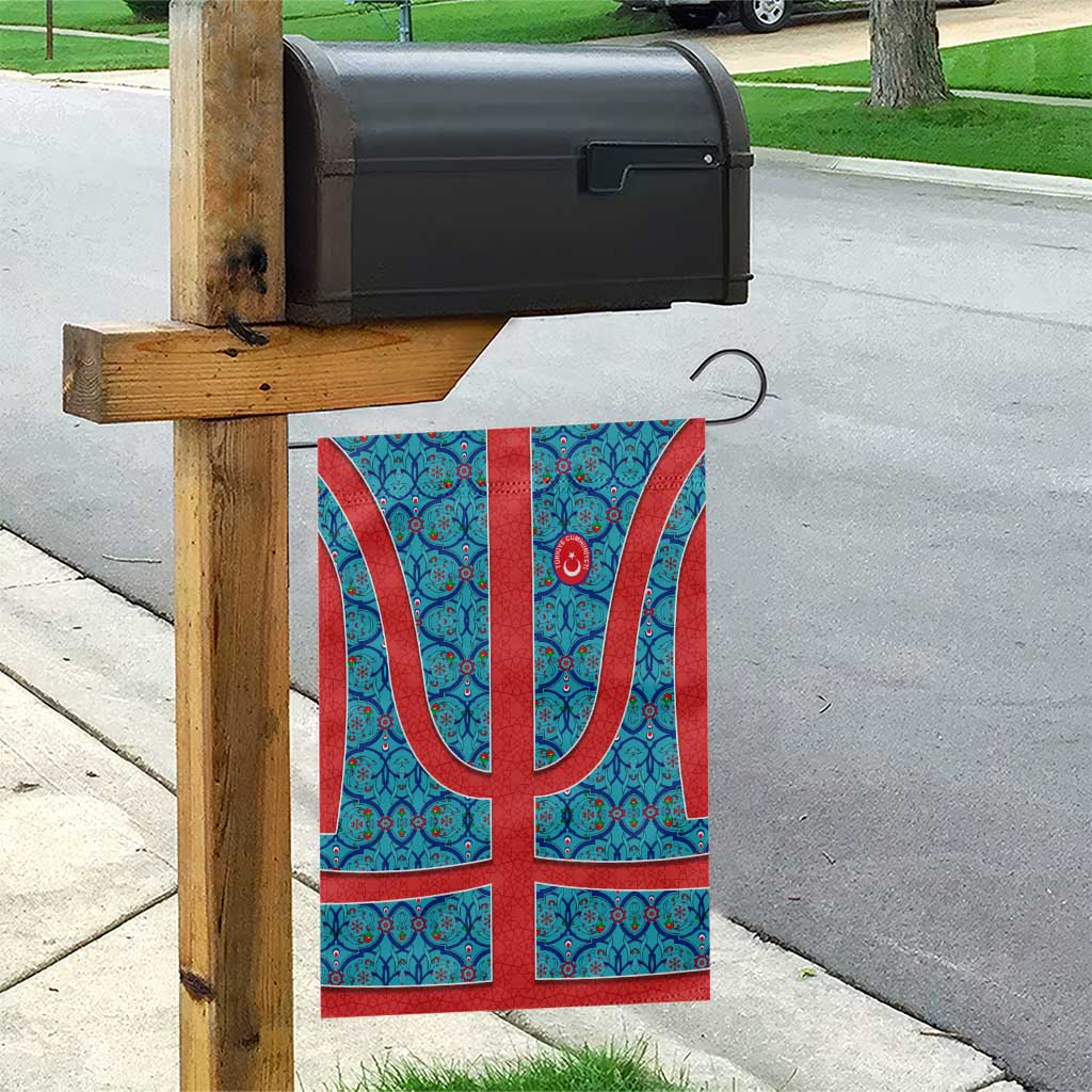 Blue Turkish Traditional Pattern and Red Garden Flag with National Flag Emblem