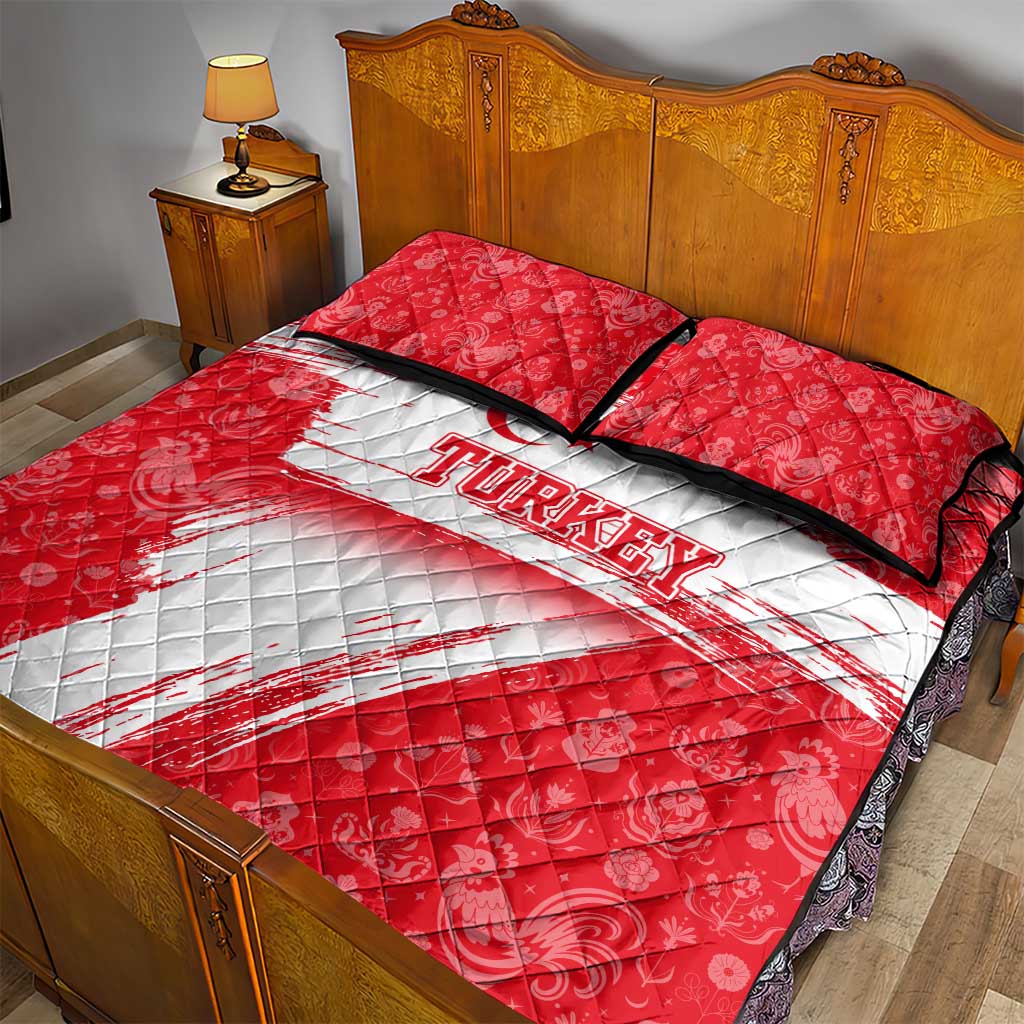 Turkey National Flag and Pattern Design Quilt Bed Set with Red Brush Stroke Effect