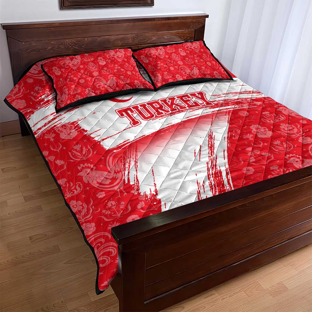 Turkey National Flag and Pattern Design Quilt Bed Set with Red Brush Stroke Effect
