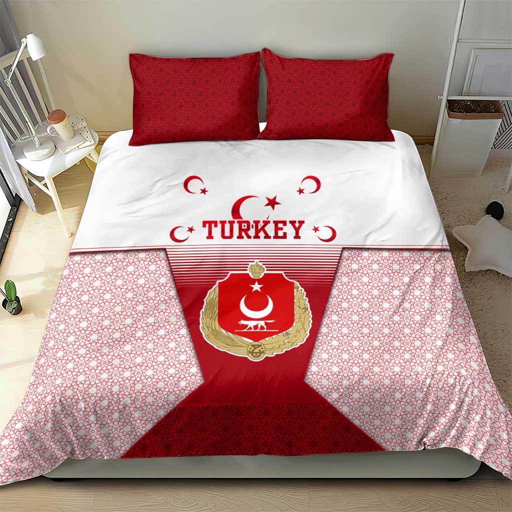 Turkey National Emblem and Cartoon Turkey Bird Bedding Set with Red and White Gradient Design