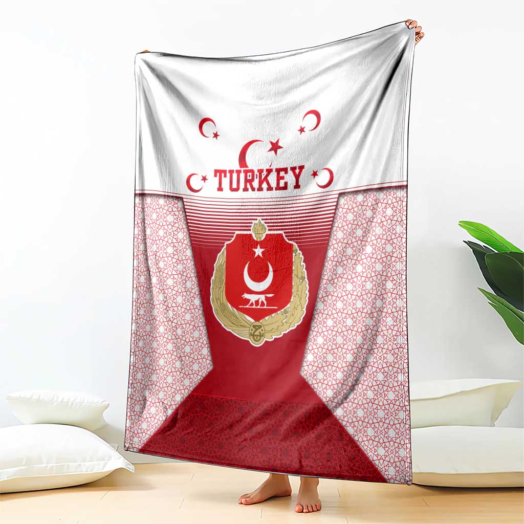 Turkey National Emblem and Cartoon Turkey Bird Blanket with Red and White Gradient Design
