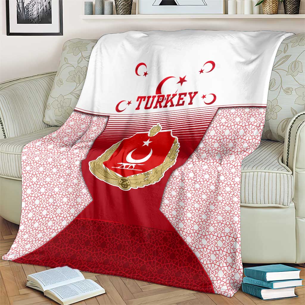 Turkey National Emblem and Cartoon Turkey Bird Blanket with Red and White Gradient Design