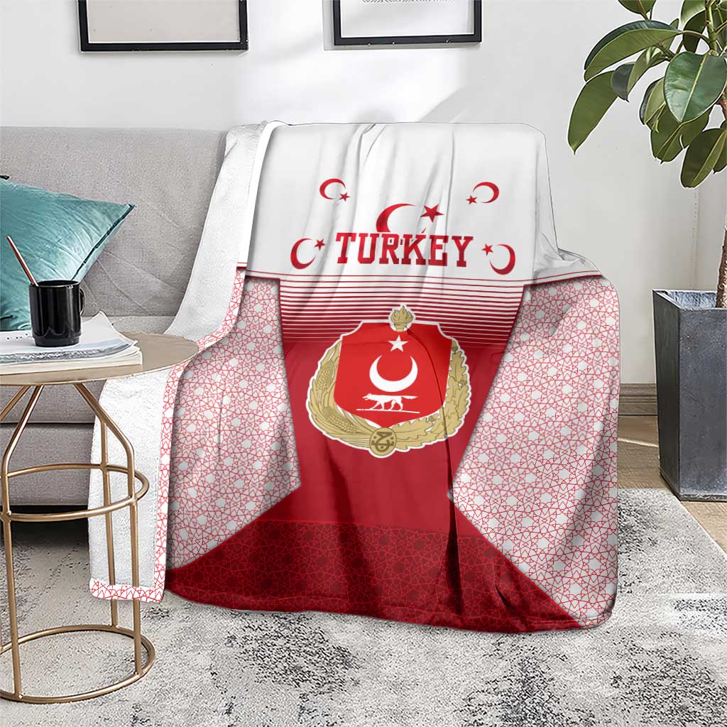 Turkey National Emblem and Cartoon Turkey Bird Blanket with Red and White Gradient Design