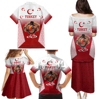 Turkey National Emblem and Cartoon Turkey Bird Family Matching Puletasi and Hawaiian Shirt with Red and White Gradient Design