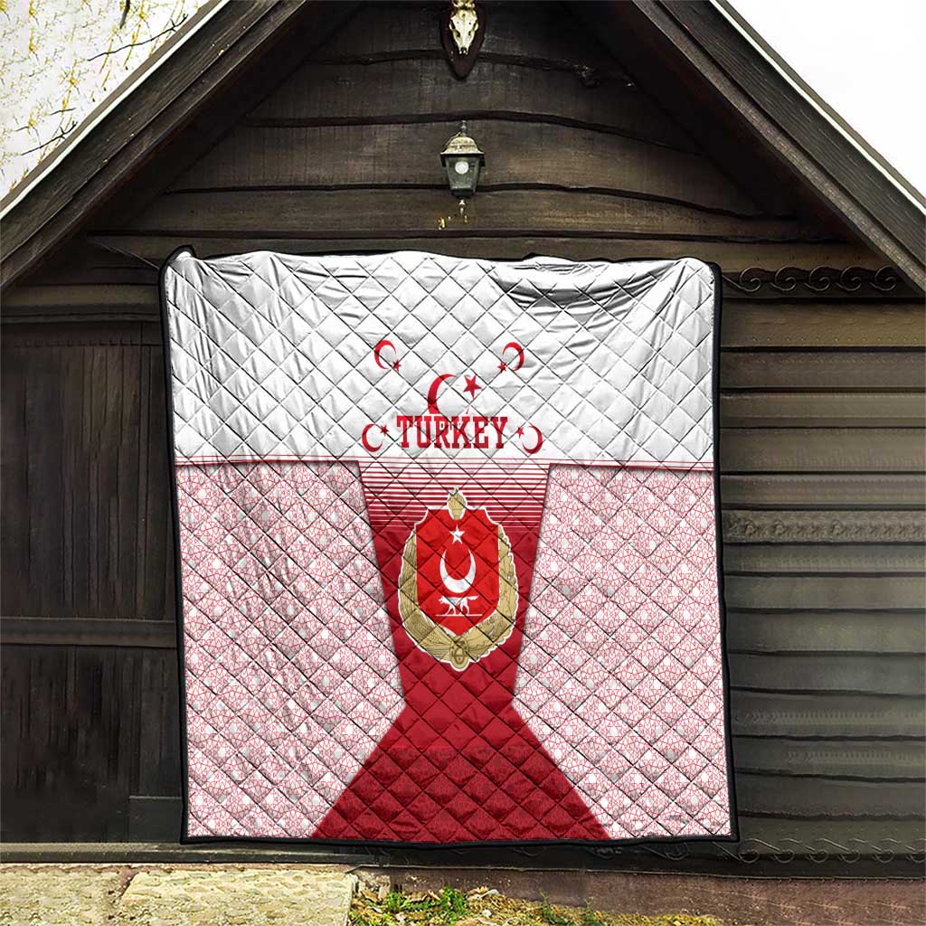Turkey National Emblem and Cartoon Turkey Bird Quilt with Red and White Gradient Design