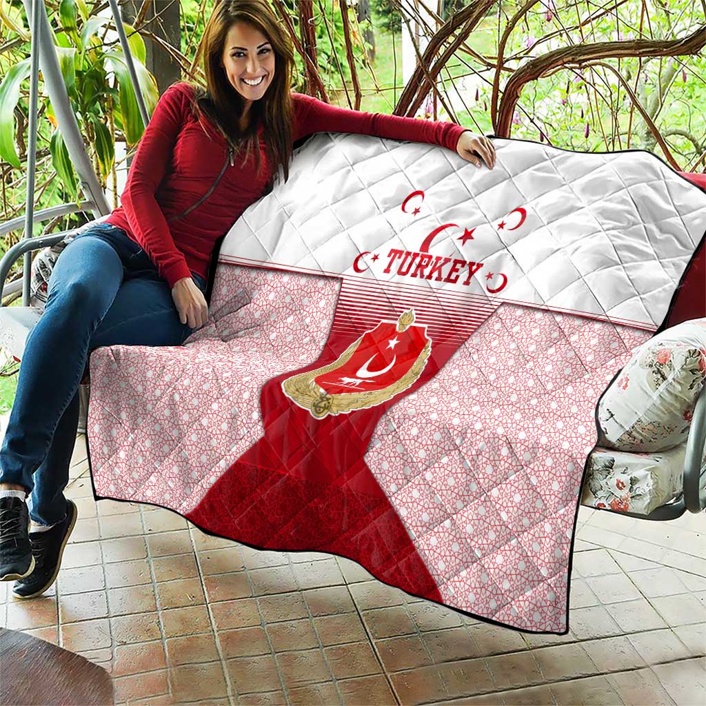 Turkey National Emblem and Cartoon Turkey Bird Quilt with Red and White Gradient Design