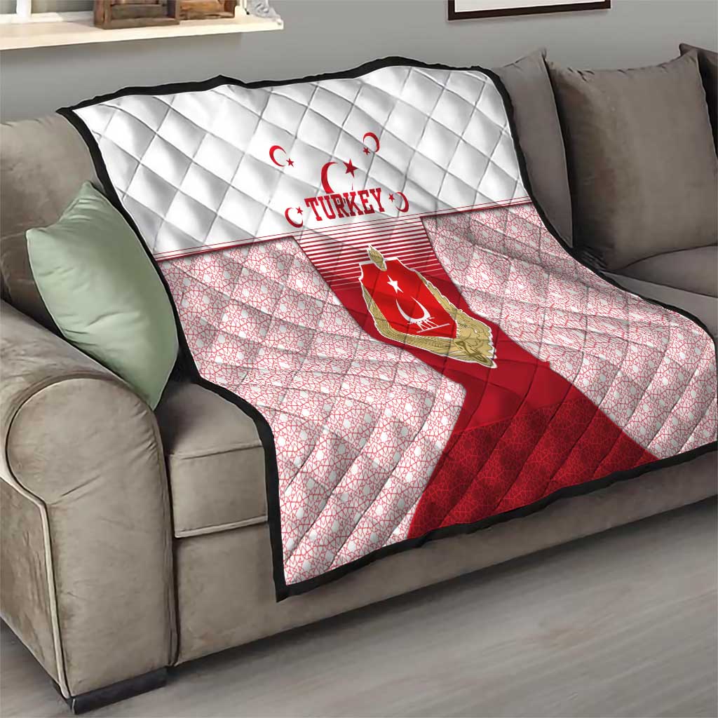Turkey National Emblem and Cartoon Turkey Bird Quilt with Red and White Gradient Design