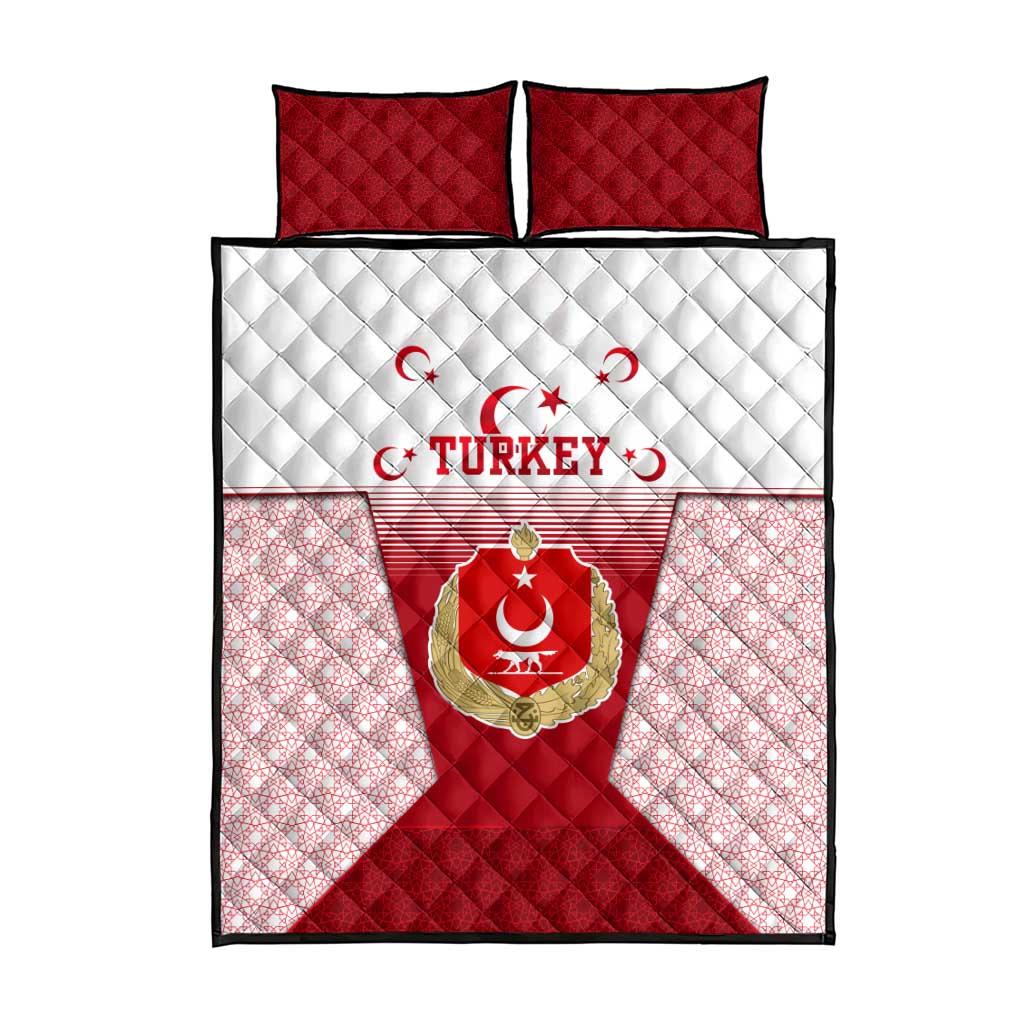 Turkey National Emblem and Cartoon Turkey Bird Quilt Bed Set with Red and White Gradient Design