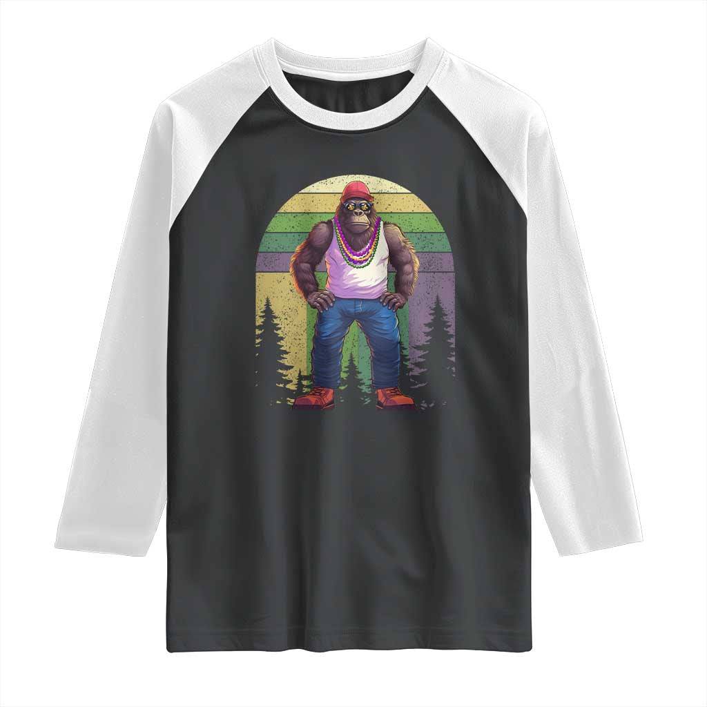 Funny Mardi Gras Bigfoot Sasquatch Funny Fat Tuesday Parade Raglan Shirt