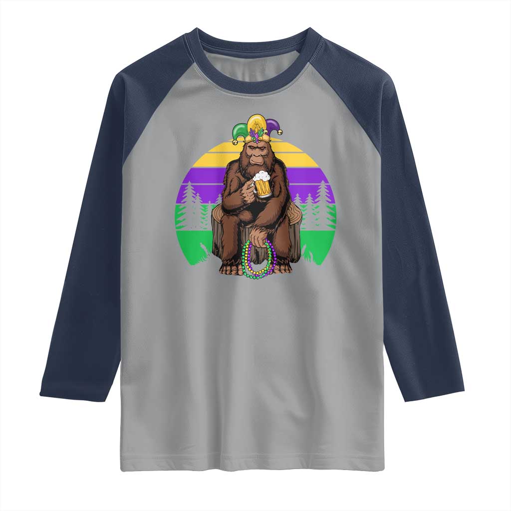 Mardi Gras Bigfoot Sasquatch Funny Beer Lover Raglan Shirt