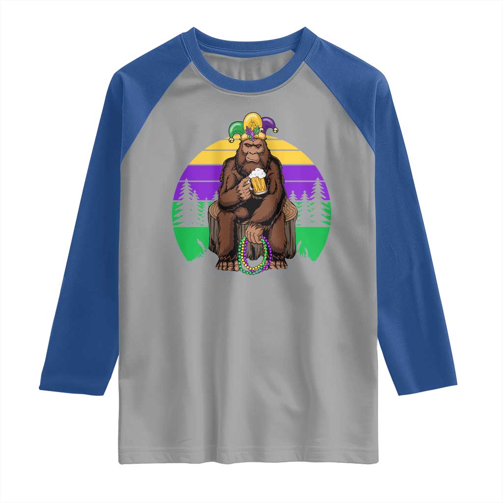 Mardi Gras Bigfoot Sasquatch Funny Beer Lover Raglan Shirt