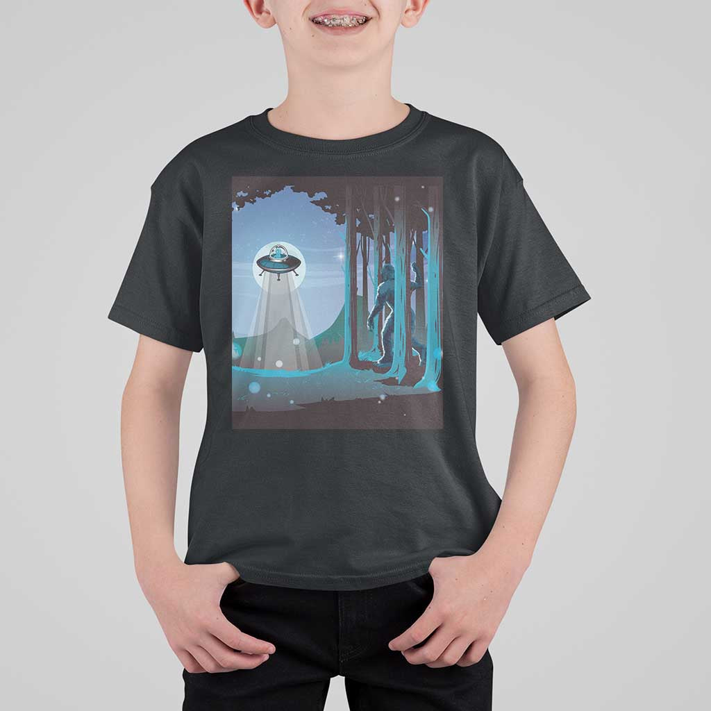Bigfoot Hiding From Alien UFO Funny Sasquatch T Shirt For Kid