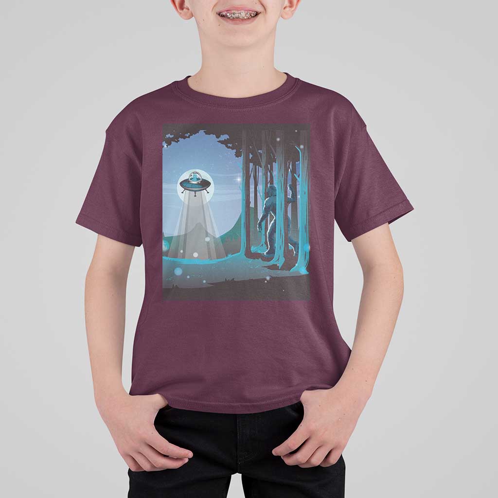 Bigfoot Hiding From Alien UFO Funny Sasquatch T Shirt For Kid
