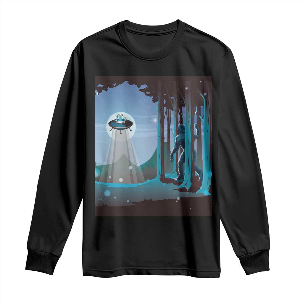 Bigfoot Hiding From Alien UFO Funny Sasquatch Long Sleeve Shirt