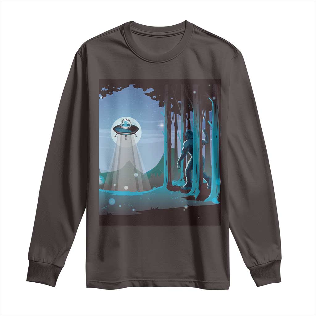 Bigfoot Hiding From Alien UFO Funny Sasquatch Long Sleeve Shirt