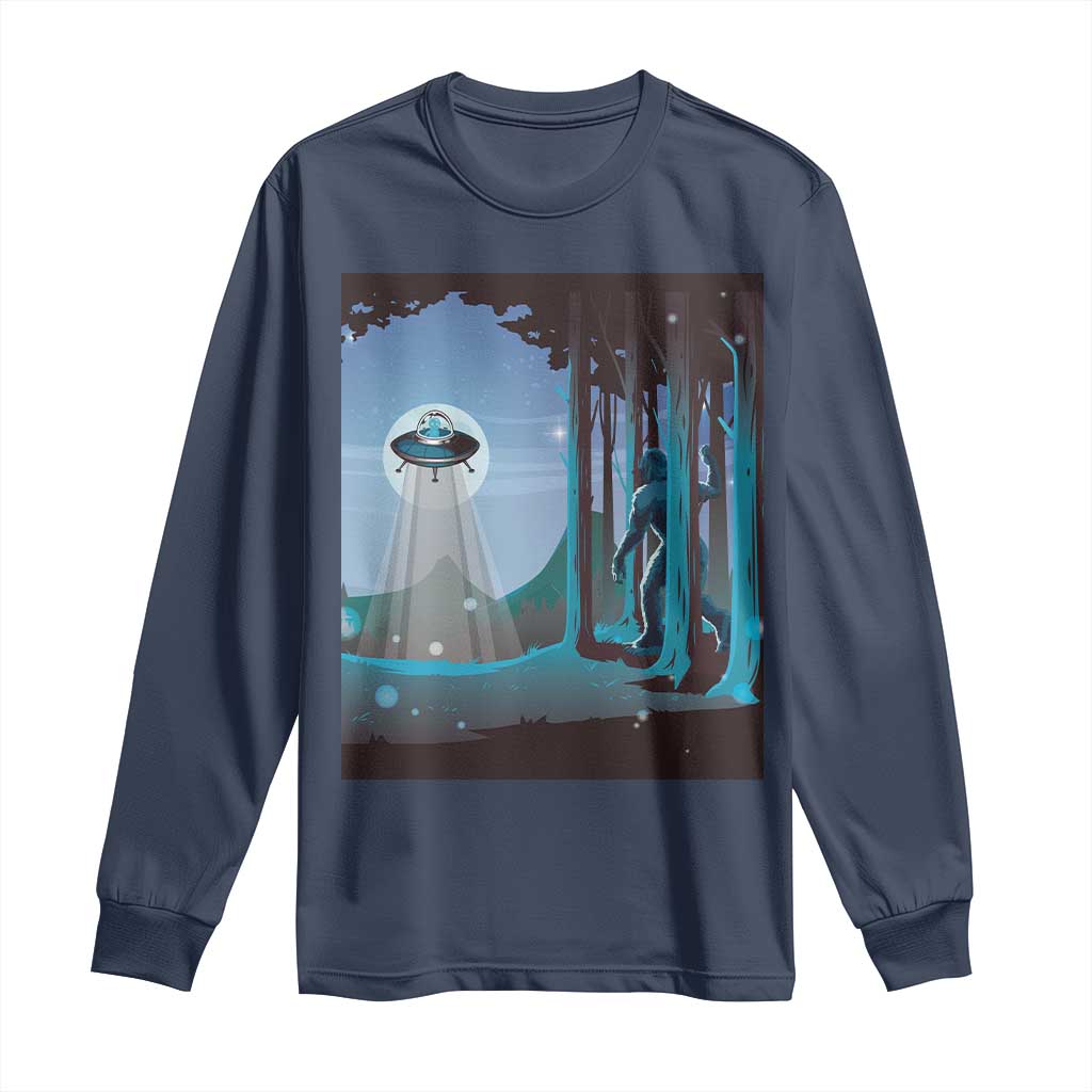Bigfoot Hiding From Alien UFO Funny Sasquatch Long Sleeve Shirt