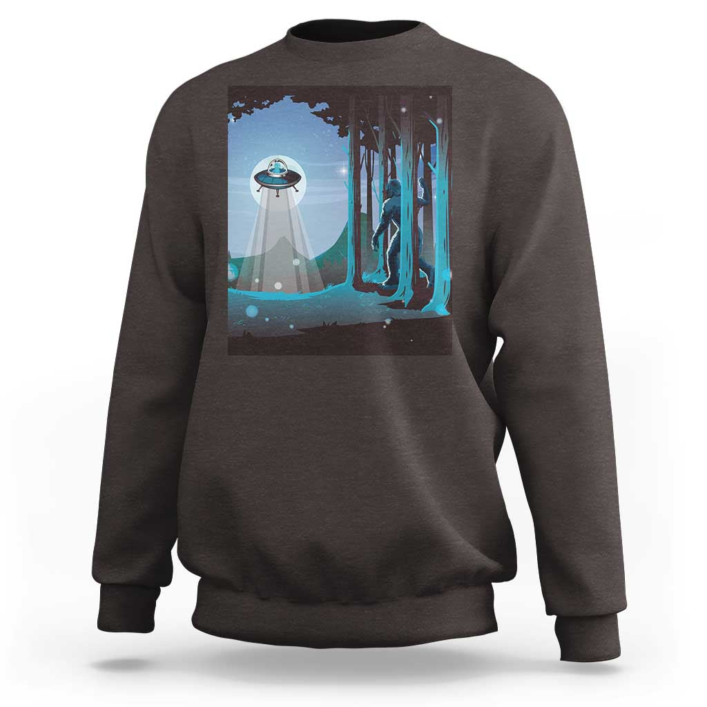 Bigfoot Hiding From Alien UFO Funny Sasquatch Sweatshirt