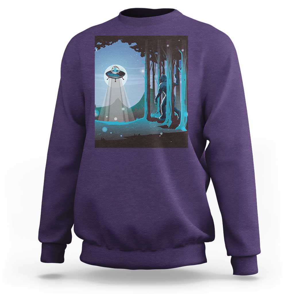 Bigfoot Hiding From Alien UFO Funny Sasquatch Sweatshirt